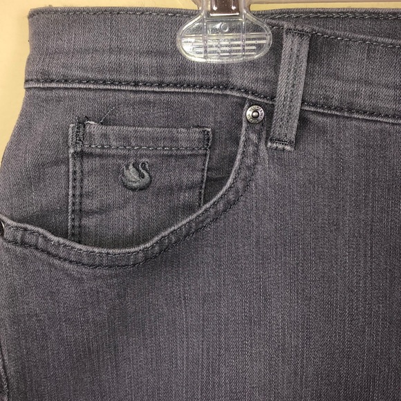 Gloria Vanderbilt Gray High Rise Amanda Style Jeans - Size 16 Petite - Picture 3 of 14